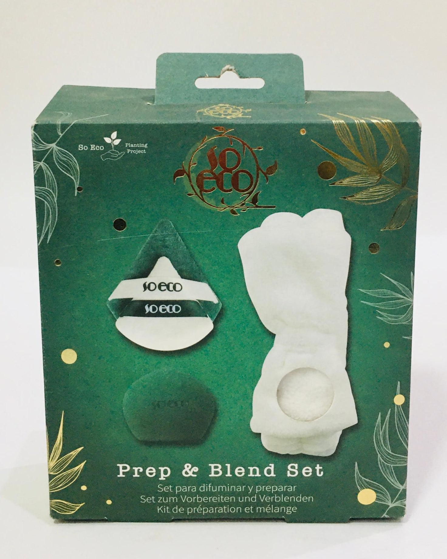 So Eco Prep & Blend Set includes a headband, a blending sponge, and a powder puff designed for skincare and makeup application.