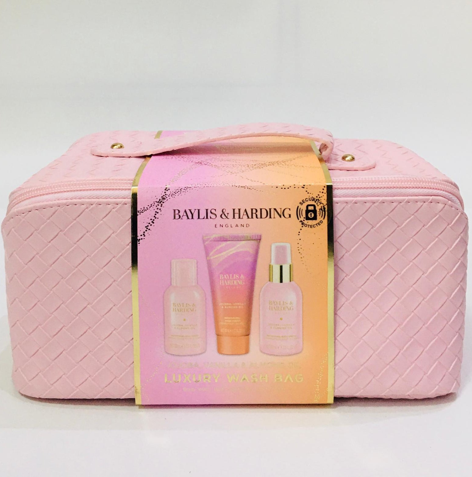 Baylis and Harding Jojoba, Vanilla & Almond Luxury Wash Bag